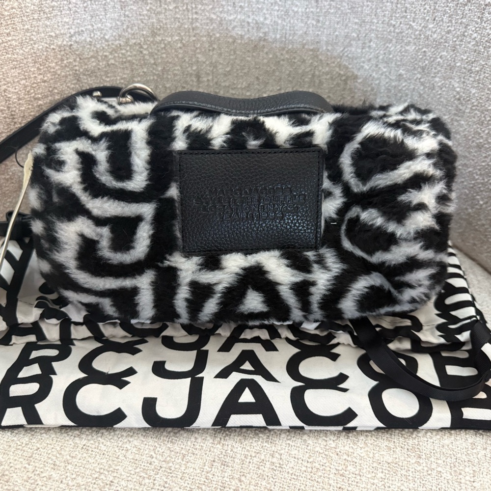 BNWT Marc Jacobs Black & White Faux Fur Logo Crossbody